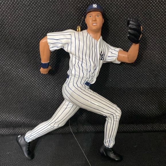 Derek Jeter 2002 Hallmark Keepsake Ornament - Picture 2 of 5